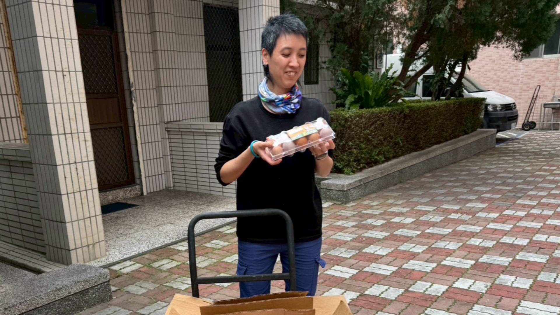 Seven欣東旺門市捐贈雞蛋60盒